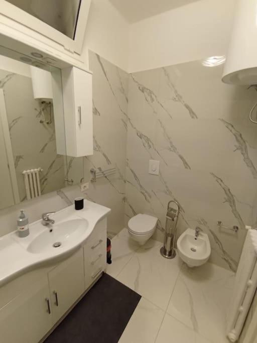 Andrea Central Apartment Бари Екстериор снимка